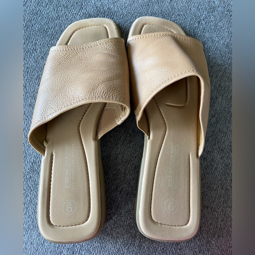 Expressions Tan Leather Slip In Sandals Sz 9